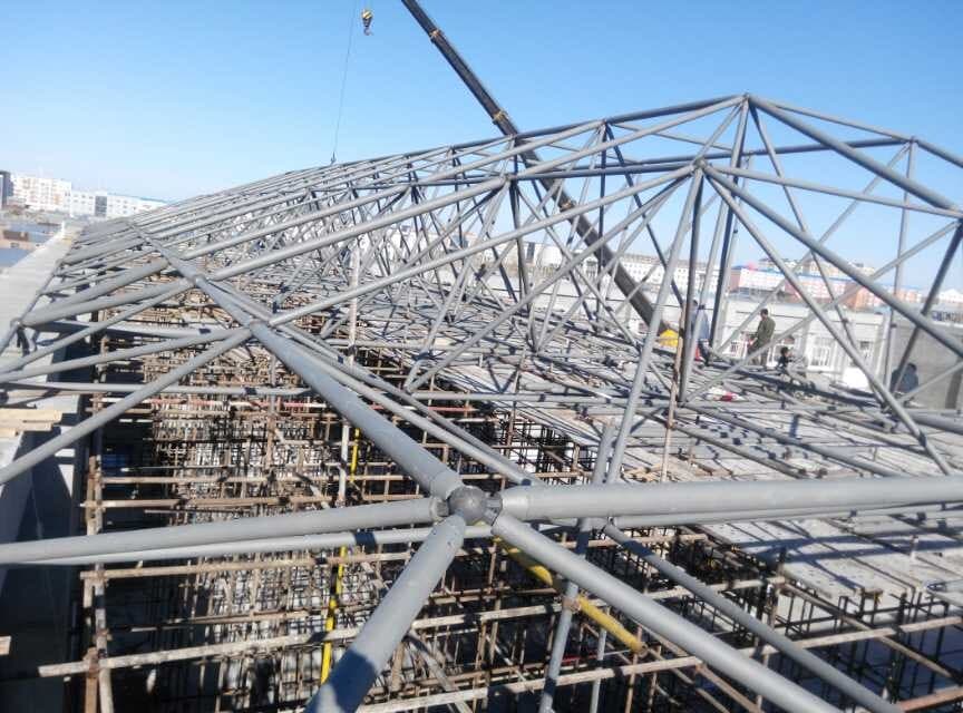 乌兰浩特商贸城屋顶网架工程